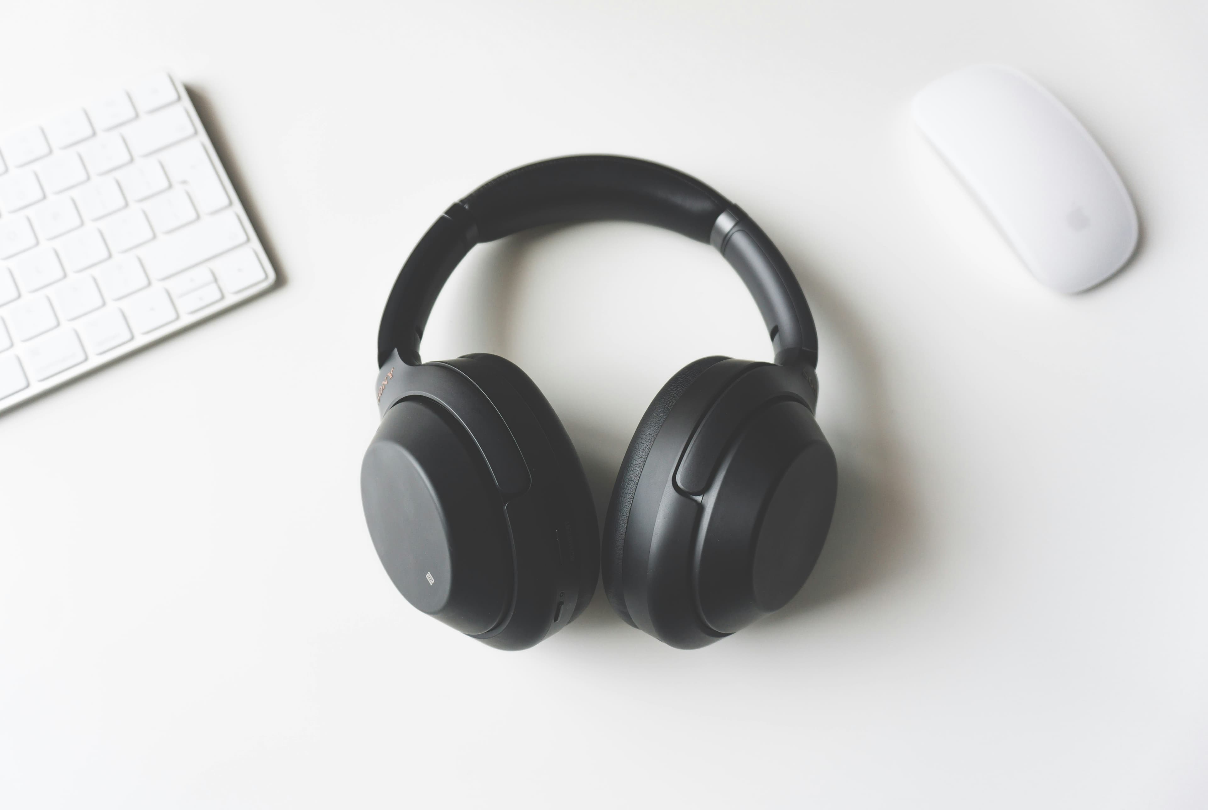 Sony WH-1000XM5 Headphones image 2